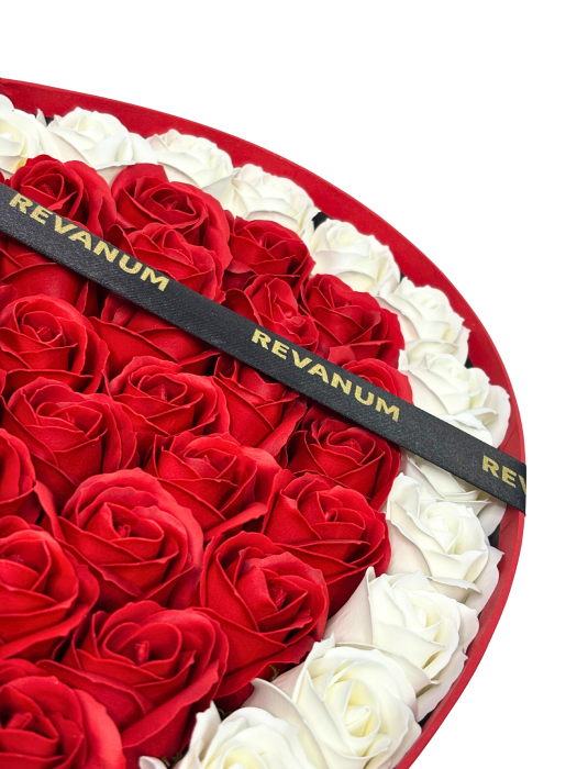 Aranjament floral Eternal Love cu 85 trandafiri de săpun Revanum [3]