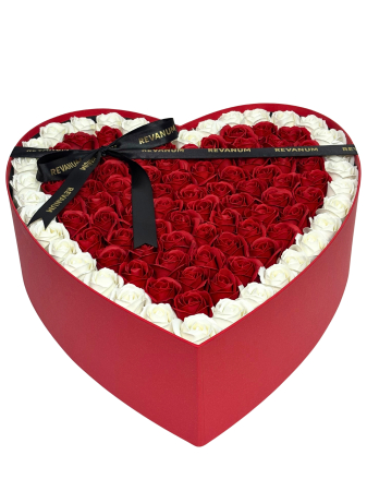 Aranjamente florale - Aranjament floral Eternal Love cu 105 trandafiri de săpun Revanum