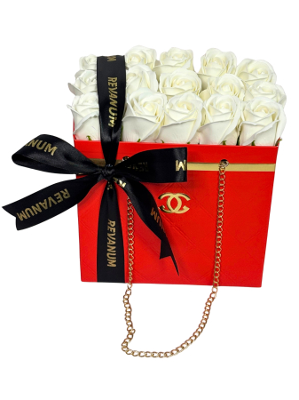 Aranjamente florale - Aranjament floral Pure White cu 15 trandafiri de săpun Revanum