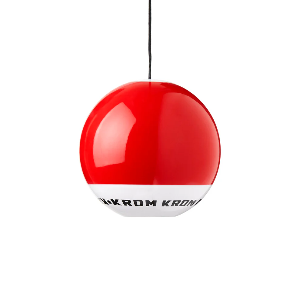 Cumpara Kendama Krom POP LOL STICKY Red KROM <h2>Kendama Krom POP LOL Red – Originală Lemn de Fag</h2><p><strong>Controlează mai bine fiecare trick</strong> datorită stratului <em>sticky</em> de pe tama (61 mm) și echilibrului optim al ken-ului din lemn de fag.</p><ul> <li>Lemn: fag finisaj de calitate</li> <li>Tama: 61 mm vopsea sticky pentru aderență</li> <li>Gaură centrală optimizată pentru lacing</li> <li>Sfoară rezistentă + bead incluse</li> <li>Potrivită pentru începători și avansați</li></ul><p>Concepută de <strong>KROM</strong> pentru sesiuni zilnice – de la primul spike până la combinații avansate de lighthouse lunars și stil flow.</p>. Kendama originala din lemn, ideala pentru freestyle, antrenament si competitie. Potrivita pentru incepatori si avansati. [8]