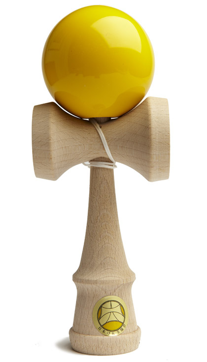 Cumpara Ozora Premium Gold Kendama Ozora Superior quality Ozora kendama, the Premium Gold features strong and sticky paint on the tama. Great for learning and landing new tricks as well as for senior players. Made in Japan. This product is Certified by the Japan Kendama Association. Official JKA seal on the ken. Japan competition size cups and tama. Wood material type: Beech (ken stick, sara cups). Cherry (tama ball) Size: 18cm diameter.. Kendama originala din lemn, ideala pentru freestyle, antrenament si competitie. Potrivita pentru incepatori si avansati. [2]