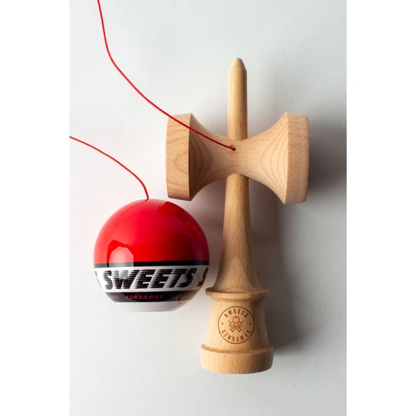 Cumpara Sweets Kendama Starter - Red Sweets <p data-end="107" data-start="48"><strong data-end="107" data-start="48">CEA MAI BUNĂ KENDAMA PENTRU ÎNCEPĂTORI – SWEETS STARTER</strong></p><p data-end="543" data-start="109">Când am conceput noua noastră kendama de început, am avut în vedere mai multe aspecte importante: să fie accesibilă ca preț, să ofere o experiență de joc plăcută și să faciliteze învățarea trucurilor, oferind totodată o cale ușoară de a descoperi kendama și de a te alătura comunității noastre în creștere. Credem că am atins toate aceste obiective și abia așteptăm ca jucători, atât noi cât și avansați, să încerce kendamele Starter!</p><hr data-end="548" data-start="545" /><p data-end="568" data-start="550"><strong data-end="568" data-start="550">Caracteristici</strong></p><p data-end="577" data-start="570"><strong data-end="577" data-start="570">KEN</strong></p><ul data-end="677" data-start="578"> <li data-end="593" data-start="578"> <p data-end="593" data-start="580">Formă Amped</p> </li> <li data-end="609" data-start="594"> <p data-end="609" data-start="596">Lemn de fag</p> </li> <li data-end="645" data-start="610"> <p data-end="645" data-start="612"><em data-end="627" data-start="612">Balance Bevel</em> în cupa de bază</p> </li> <li data-end="677" data-start="646"> <p data-end="677" data-start="648">Logo gravat <em data-end="677" data-start="660">Sweets Crossken</em></p> </li></ul><p data-end="687" data-start="679"><strong data-end="687" data-start="679">TAMA</strong></p><ul data-end="796" data-start="688"> <li data-end="697" data-start="688"> <p data-end="697" data-start="690">62 mm</p> </li> <li data-end="713" data-start="698"> <p data-end="713" data-start="700">Lemn de fag</p> </li> <li data-end="738" data-start="714"> <p data-end="738" data-start="716">6 opțiuni de culoare</p> </li> <li data-end="769" data-start="739"> <p data-end="769" data-start="741">Urmărire vizuală excelentă</p> </li> <li data-end="796" data-start="770"> <p data-end="796" data-start="772">Acoperire <em data-end="796" data-start="782">Sticky Clear</em></p> </li></ul><p data-end="809" data-start="798"><strong data-end="809" data-start="798">INCLUDE</strong></p><ul data-end="868" data-start="810"> <li data-end="838" data-start="810"> <p data-end="838" data-start="812">Mărgea metalică rotativă</p> </li> <li data-end="857" data-start="839"> <p data-end="857" data-start="841">Ață de rezervă</p> </li> <li data-end="868" data-start="858"> <p data-end="868" data-start="860">Stickere</p> </li></ul>. Kendama originala din lemn, ideala pentru freestyle, antrenament si competitie. Potrivita pentru incepatori si avansati. [4]