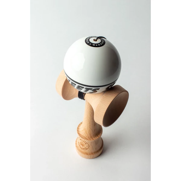 Cumpara Sweets Kendama Starter - White Sweets <p data-end="107" data-start="48"><strong data-end="107" data-start="48">CEA MAI BUNĂ KENDAMA PENTRU ÎNCEPĂTORI – SWEETS STARTER</strong></p><p data-end="543" data-start="109">Când am conceput noua noastră kendama de început, am avut în vedere mai multe aspecte importante: să fie accesibilă ca preț, să ofere o experiență de joc plăcută și să faciliteze învățarea trucurilor, oferind totodată o cale ușoară de a descoperi kendama și de a te alătura comunității noastre în creștere. Credem că am atins toate aceste obiective și abia așteptăm ca jucători, atât noi cât și avansați, să încerce kendamele Starter!</p><hr data-end="548" data-start="545" /><p data-end="568" data-start="550"><strong data-end="568" data-start="550">Caracteristici</strong></p><p data-end="577" data-start="570"><strong data-end="577" data-start="570">KEN</strong></p><ul data-end="677" data-start="578"> <li data-end="593" data-start="578"> <p data-end="593" data-start="580">Formă Amped</p> </li> <li data-end="609" data-start="594"> <p data-end="609" data-start="596">Lemn de fag</p> </li> <li data-end="645" data-start="610"> <p data-end="645" data-start="612"><em data-end="627" data-start="612">Balance Bevel</em> în cupa de bază</p> </li> <li data-end="677" data-start="646"> <p data-end="677" data-start="648">Logo gravat <em data-end="677" data-start="660">Sweets Crossken</em></p> </li></ul><p data-end="687" data-start="679"><strong data-end="687" data-start="679">TAMA</strong></p><ul data-end="796" data-start="688"> <li data-end="697" data-start="688"> <p data-end="697" data-start="690">62 mm</p> </li> <li data-end="713" data-start="698"> <p data-end="713" data-start="700">Lemn de fag</p> </li> <li data-end="738" data-start="714"> <p data-end="738" data-start="716">6 opțiuni de culoare</p> </li> <li data-end="769" data-start="739"> <p data-end="769" data-start="741">Urmărire vizuală excelentă</p> </li> <li data-end="796" data-start="770"> <p data-end="796" data-start="772">Acoperire <em data-end="796" data-start="782">Sticky Clear</em></p> </li></ul><p data-end="809" data-start="798"><strong data-end="809" data-start="798">INCLUDE</strong></p><ul data-end="868" data-start="810"> <li data-end="838" data-start="810"> <p data-end="838" data-start="812">Mărgea metalică rotativă</p> </li> <li data-end="857" data-start="839"> <p data-end="857" data-start="841">Ață de rezervă</p> </li> <li data-end="868" data-start="858"> <p data-end="868" data-start="860">Stickere</p> </li></ul>. Kendama originala din lemn, ideala pentru freestyle, antrenament si competitie. Potrivita pentru incepatori si avansati. [5]