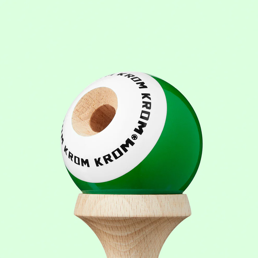 Cumpara Kendama Krom POP LOL STICKY Dark Green KROM <h2>Kendama Krom POP LOL Dark Green – Performanță și Distracție</h2> <p>Kendama Krom POP sticky Dark Green este alegerea perfectă atât pentru <strong>începători</strong> cât și pentru <strong>jucătorii avansați</strong>. Fabricată din <strong>lemn de fag</strong> de înaltă calitate această kendama oferă rezistență echilibru și o experiență de joc autentică.</p> <p>Bila (tama) are un <strong>diametru de </strong> și un strat special <em>LOL sticky clear</em> care asigură aderență excelentă și control maxim. Cu o <strong>ață de 55 cm</strong> și formă <em>CK</em> kendama este ușor de manevrat și ideală pentru trucuri spectaculoase.</p> <p>Modelul <strong>Dark Green</strong> aduce un design modern vibrant și vizibil perfect pentru colecționari și pasionați. Fie că vrei să o folosești la joacă antrenament sau concursuri această kendama îți va oferi performanța dorită.</p> <h3>De ce să alegi Kendama Krom POP de pe ReduceriAngro.ro?</h3> <ul> <li>✅ Produs original <strong>Krom Kendama</strong></li> <li>✅ Materiale durabile – <strong>lemn de fag</strong></li> <li>✅ Potrivită pentru toate nivelurile</li> <li>✅ Preț competitiv și livrare rapidă</li></ul> <h3>Specificații tehnice:</h3><ul> <li>Formă: CK</li> <li>Tama:</li> <li>Material: Lemn de fag</li> <li>Ață: 55 cm</li> <li>Strat: LOL sticky clear</li></ul> <p><strong>Pachetul include:</strong> kendama completă ață de rezervă poster și sticker.</p><br /> . Kendama originala din lemn, ideala pentru freestyle, antrenament si competitie. Potrivita pentru incepatori si avansati. [5]