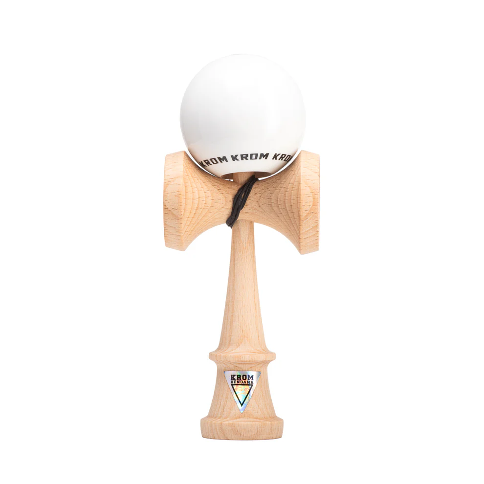 Kendama KROM - Cumpara Kendama Krom POP LOL STICKY White KROM <h2>Kendama Krom POP LOL White – Originală Lemn de Fag</h2><p><strong>Controlează mai bine fiecare trick</strong> datorită stratului <em>sticky</em> de pe tama (61 mm) și echilibrului optim al ken-ului din lemn de fag.</p><ul> <li>Lemn: fag finisaj de calitate</li> <li>Tama: 61 mm vopsea sticky pentru aderență</li> <li>Gaură centrală optimizată pentru lacing</li> <li>Sfoară rezistentă + bead incluse</li> <li>Potrivită pentru începători și avansați</li></ul><p>Concepută de <strong>KROM</strong> pentru sesiuni zilnice – de la primul spike până la combinații avansate de lighthouse lunars și stil flow.</p>. Kendama originala din lemn, ideala pentru freestyle, antrenament si competitie. Potrivita pentru incepatori si avansati.
