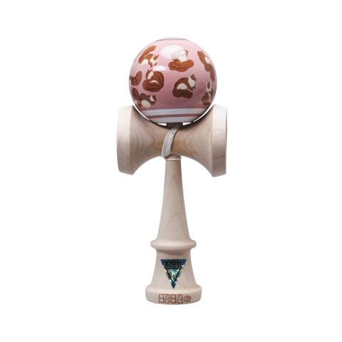Kendama pentru Avansați - Cumpara Kendama Sosohan Animals - Fox KROM <h3>KROM Sosohan Animals Kendama</h3><p><strong>Kendama KROM</strong> de la binecunoscutul brand KROM este cea mai bună Kendama pentru începători de pe piață. Are boluri mai largi și o prindere îngustă în partea de sus, ceea ce este excelent pentru învățare, antrenament și, mai târziu, pentru "lunars" și "slingers" perfecte.</p><p> </p><p><strong>Parametrii tehnici</strong></p><p>Baioneta subțire facilitează prinderea</p><p>Vizorul în formă de linie ajută la menținerea ochilor pe minge</p><p>Lemn de calitate A, rezistent la așchii, pentru durabilitate maximă</p><p>Șnurul descentrat ajută la trucuri de "pull up"</p><p>Boluri mai largi pentru un echilibru mai bun și o prindere mai ușoară</p><p>Înveliș de cauciuc KROM care face mingea lipicioasă</p><p>Autocolante holografice</p>. Kendama originala din lemn, ideala pentru freestyle, antrenament si competitie. Potrivita pentru incepatori si avansati.