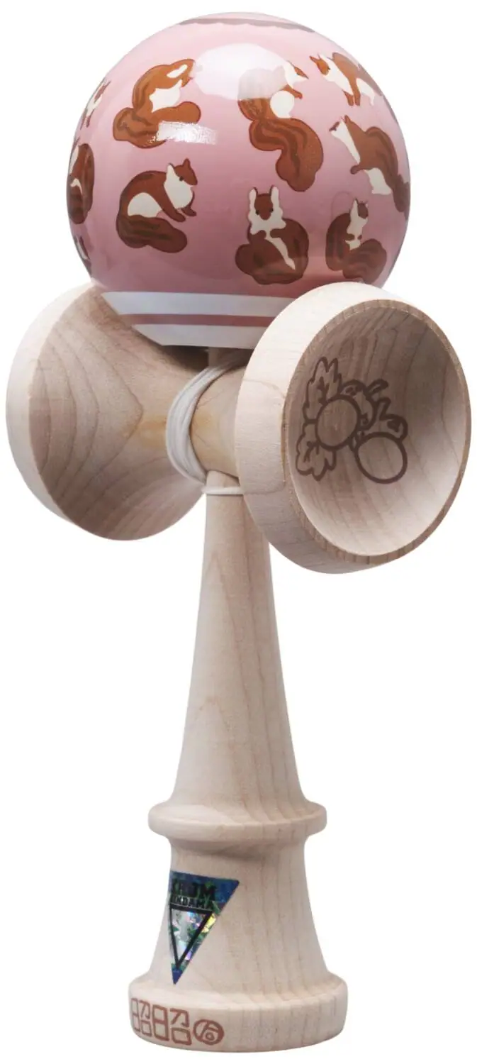 Cumpara Kendama Sosohan Animals - Fox KROM <h3>KROM Sosohan Animals Kendama</h3><p><strong>Kendama KROM</strong> de la binecunoscutul brand KROM este cea mai bună Kendama pentru începători de pe piață. Are boluri mai largi și o prindere îngustă în partea de sus, ceea ce este excelent pentru învățare, antrenament și, mai târziu, pentru "lunars" și "slingers" perfecte.</p><p> </p><p><strong>Parametrii tehnici</strong></p><p>Baioneta subțire facilitează prinderea</p><p>Vizorul în formă de linie ajută la menținerea ochilor pe minge</p><p>Lemn de calitate A, rezistent la așchii, pentru durabilitate maximă</p><p>Șnurul descentrat ajută la trucuri de "pull up"</p><p>Boluri mai largi pentru un echilibru mai bun și o prindere mai ușoară</p><p>Înveliș de cauciuc KROM care face mingea lipicioasă</p><p>Autocolante holografice</p>. Kendama originala din lemn, ideala pentru freestyle, antrenament si competitie. Potrivita pentru incepatori si avansati. [1]