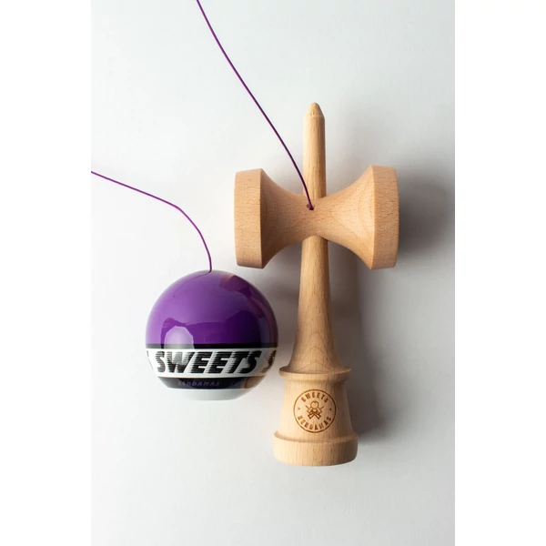 Cumpara Sweets Kendama Starter - Purple Sweets <p data-end="107" data-start="48"><strong data-end="107" data-start="48">CEA MAI BUNĂ KENDAMA PENTRU ÎNCEPĂTORI – SWEETS STARTER</strong></p><p data-end="543" data-start="109">Când am conceput noua noastră kendama de început, am avut în vedere mai multe aspecte importante: să fie accesibilă ca preț, să ofere o experiență de joc plăcută și să faciliteze învățarea trucurilor, oferind totodată o cale ușoară de a descoperi kendama și de a te alătura comunității noastre în creștere. Credem că am atins toate aceste obiective și abia așteptăm ca jucători, atât noi cât și avansați, să încerce kendamele Starter!</p><hr data-end="548" data-start="545" /><p data-end="568" data-start="550"><strong data-end="568" data-start="550">Caracteristici</strong></p><p data-end="577" data-start="570"><strong data-end="577" data-start="570">KEN</strong></p><ul data-end="677" data-start="578"> <li data-end="593" data-start="578"> <p data-end="593" data-start="580">Formă Amped</p> </li> <li data-end="609" data-start="594"> <p data-end="609" data-start="596">Lemn de fag</p> </li> <li data-end="645" data-start="610"> <p data-end="645" data-start="612"><em data-end="627" data-start="612">Balance Bevel</em> în cupa de bază</p> </li> <li data-end="677" data-start="646"> <p data-end="677" data-start="648">Logo gravat <em data-end="677" data-start="660">Sweets Crossken</em></p> </li></ul><p data-end="687" data-start="679"><strong data-end="687" data-start="679">TAMA</strong></p><ul data-end="796" data-start="688"> <li data-end="697" data-start="688"> <p data-end="697" data-start="690">62 mm</p> </li> <li data-end="713" data-start="698"> <p data-end="713" data-start="700">Lemn de fag</p> </li> <li data-end="738" data-start="714"> <p data-end="738" data-start="716">6 opțiuni de culoare</p> </li> <li data-end="769" data-start="739"> <p data-end="769" data-start="741">Urmărire vizuală excelentă</p> </li> <li data-end="796" data-start="770"> <p data-end="796" data-start="772">Acoperire <em data-end="796" data-start="782">Sticky Clear</em></p> </li></ul><p data-end="809" data-start="798"><strong data-end="809" data-start="798">INCLUDE</strong></p><ul data-end="868" data-start="810"> <li data-end="838" data-start="810"> <p data-end="838" data-start="812">Mărgea metalică rotativă</p> </li> <li data-end="857" data-start="839"> <p data-end="857" data-start="841">Ață de rezervă</p> </li> <li data-end="868" data-start="858"> <p data-end="868" data-start="860">Stickere</p> </li></ul>. Kendama originala din lemn, ideala pentru freestyle, antrenament si competitie. Potrivita pentru incepatori si avansati. [3]