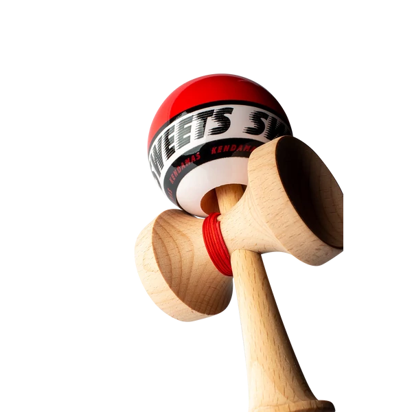 Cumpara Sweets Kendama Starter - Red Sweets <p data-end="107" data-start="48"><strong data-end="107" data-start="48">CEA MAI BUNĂ KENDAMA PENTRU ÎNCEPĂTORI – SWEETS STARTER</strong></p><p data-end="543" data-start="109">Când am conceput noua noastră kendama de început, am avut în vedere mai multe aspecte importante: să fie accesibilă ca preț, să ofere o experiență de joc plăcută și să faciliteze învățarea trucurilor, oferind totodată o cale ușoară de a descoperi kendama și de a te alătura comunității noastre în creștere. Credem că am atins toate aceste obiective și abia așteptăm ca jucători, atât noi cât și avansați, să încerce kendamele Starter!</p><hr data-end="548" data-start="545" /><p data-end="568" data-start="550"><strong data-end="568" data-start="550">Caracteristici</strong></p><p data-end="577" data-start="570"><strong data-end="577" data-start="570">KEN</strong></p><ul data-end="677" data-start="578"> <li data-end="593" data-start="578"> <p data-end="593" data-start="580">Formă Amped</p> </li> <li data-end="609" data-start="594"> <p data-end="609" data-start="596">Lemn de fag</p> </li> <li data-end="645" data-start="610"> <p data-end="645" data-start="612"><em data-end="627" data-start="612">Balance Bevel</em> în cupa de bază</p> </li> <li data-end="677" data-start="646"> <p data-end="677" data-start="648">Logo gravat <em data-end="677" data-start="660">Sweets Crossken</em></p> </li></ul><p data-end="687" data-start="679"><strong data-end="687" data-start="679">TAMA</strong></p><ul data-end="796" data-start="688"> <li data-end="697" data-start="688"> <p data-end="697" data-start="690">62 mm</p> </li> <li data-end="713" data-start="698"> <p data-end="713" data-start="700">Lemn de fag</p> </li> <li data-end="738" data-start="714"> <p data-end="738" data-start="716">6 opțiuni de culoare</p> </li> <li data-end="769" data-start="739"> <p data-end="769" data-start="741">Urmărire vizuală excelentă</p> </li> <li data-end="796" data-start="770"> <p data-end="796" data-start="772">Acoperire <em data-end="796" data-start="782">Sticky Clear</em></p> </li></ul><p data-end="809" data-start="798"><strong data-end="809" data-start="798">INCLUDE</strong></p><ul data-end="868" data-start="810"> <li data-end="838" data-start="810"> <p data-end="838" data-start="812">Mărgea metalică rotativă</p> </li> <li data-end="857" data-start="839"> <p data-end="857" data-start="841">Ață de rezervă</p> </li> <li data-end="868" data-start="858"> <p data-end="868" data-start="860">Stickere</p> </li></ul>. Kendama originala din lemn, ideala pentru freestyle, antrenament si competitie. Potrivita pentru incepatori si avansati. [7]