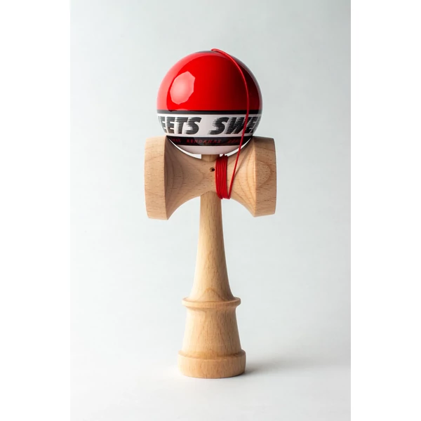 Cumpara Sweets Kendama Starter - Red Sweets <p data-end="107" data-start="48"><strong data-end="107" data-start="48">CEA MAI BUNĂ KENDAMA PENTRU ÎNCEPĂTORI – SWEETS STARTER</strong></p><p data-end="543" data-start="109">Când am conceput noua noastră kendama de început, am avut în vedere mai multe aspecte importante: să fie accesibilă ca preț, să ofere o experiență de joc plăcută și să faciliteze învățarea trucurilor, oferind totodată o cale ușoară de a descoperi kendama și de a te alătura comunității noastre în creștere. Credem că am atins toate aceste obiective și abia așteptăm ca jucători, atât noi cât și avansați, să încerce kendamele Starter!</p><hr data-end="548" data-start="545" /><p data-end="568" data-start="550"><strong data-end="568" data-start="550">Caracteristici</strong></p><p data-end="577" data-start="570"><strong data-end="577" data-start="570">KEN</strong></p><ul data-end="677" data-start="578"> <li data-end="593" data-start="578"> <p data-end="593" data-start="580">Formă Amped</p> </li> <li data-end="609" data-start="594"> <p data-end="609" data-start="596">Lemn de fag</p> </li> <li data-end="645" data-start="610"> <p data-end="645" data-start="612"><em data-end="627" data-start="612">Balance Bevel</em> în cupa de bază</p> </li> <li data-end="677" data-start="646"> <p data-end="677" data-start="648">Logo gravat <em data-end="677" data-start="660">Sweets Crossken</em></p> </li></ul><p data-end="687" data-start="679"><strong data-end="687" data-start="679">TAMA</strong></p><ul data-end="796" data-start="688"> <li data-end="697" data-start="688"> <p data-end="697" data-start="690">62 mm</p> </li> <li data-end="713" data-start="698"> <p data-end="713" data-start="700">Lemn de fag</p> </li> <li data-end="738" data-start="714"> <p data-end="738" data-start="716">6 opțiuni de culoare</p> </li> <li data-end="769" data-start="739"> <p data-end="769" data-start="741">Urmărire vizuală excelentă</p> </li> <li data-end="796" data-start="770"> <p data-end="796" data-start="772">Acoperire <em data-end="796" data-start="782">Sticky Clear</em></p> </li></ul><p data-end="809" data-start="798"><strong data-end="809" data-start="798">INCLUDE</strong></p><ul data-end="868" data-start="810"> <li data-end="838" data-start="810"> <p data-end="838" data-start="812">Mărgea metalică rotativă</p> </li> <li data-end="857" data-start="839"> <p data-end="857" data-start="841">Ață de rezervă</p> </li> <li data-end="868" data-start="858"> <p data-end="868" data-start="860">Stickere</p> </li></ul>. Kendama originala din lemn, ideala pentru freestyle, antrenament si competitie. Potrivita pentru incepatori si avansati. [6]