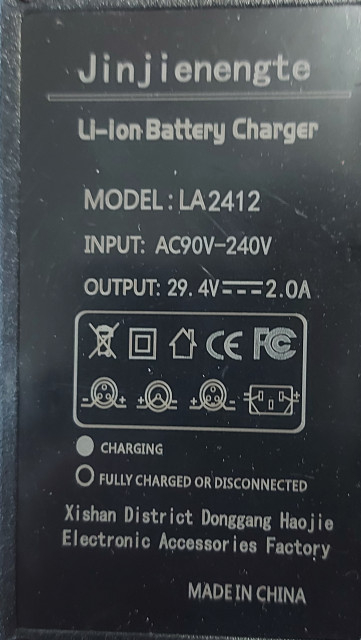 Încărcător bicicletă electrică 29.4V 2A – mufă XLR 3 pini (pentru baterii 24V Li‑Ion) [3]