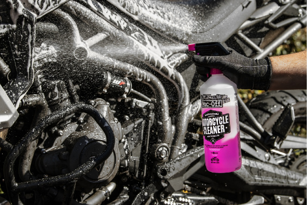 Soluție curățare moto Muc-Off 664‑CTJ – Nano Tech Motorcycle Cleaner 1L cu trăgaci [2]
