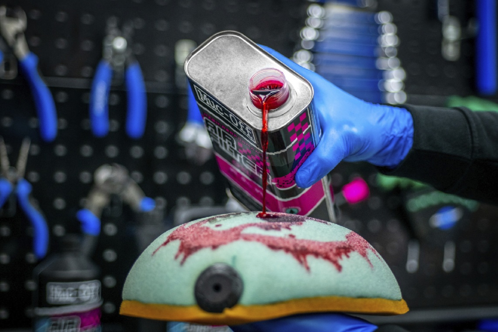 Ulei filtru aer Muc-Off 20156 – Motorcycle Air Filter Oil 1L – Performanță Off‑Road [4]