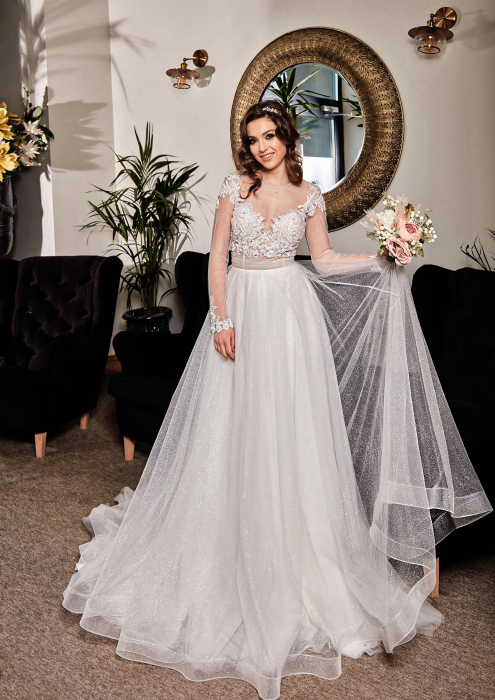 Glittery long sleeves wedding dress [1]