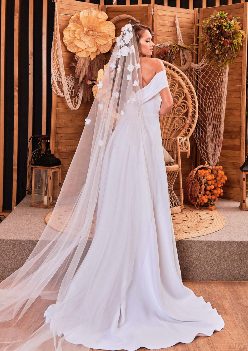 Asymmetrical Flowers Slit Satin Wedding Dress [9]