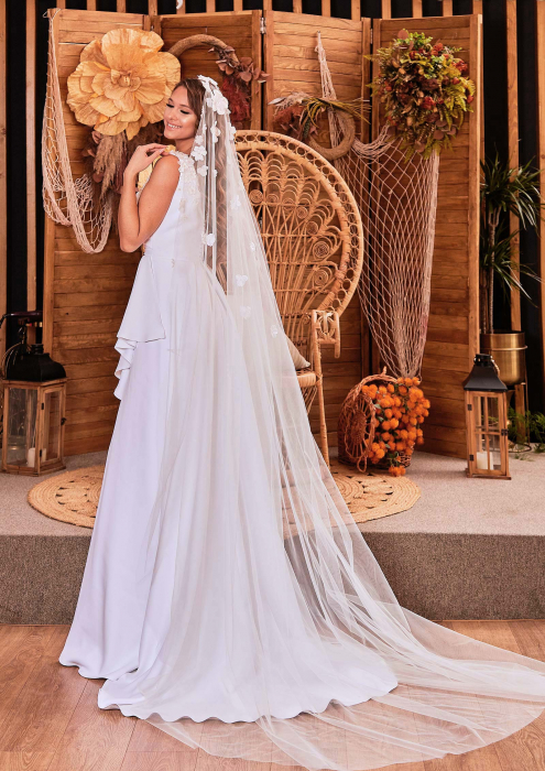 Asymmetrical Flowers Slit Satin Wedding Dress [8]