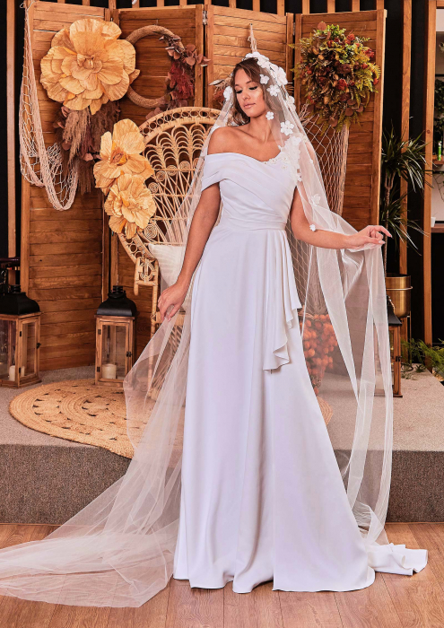 Asymmetrical Flowers Slit Satin Wedding Dress [4]