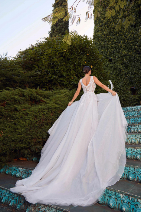 Lace mermaid wedding dress with detachable train [7]