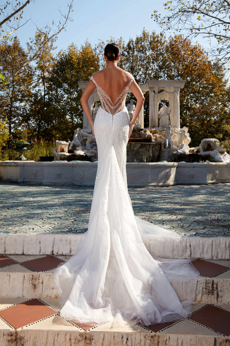 mermaid wedding dress with open back [3]