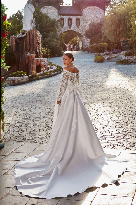 Elegant a-line wedding dress [6]