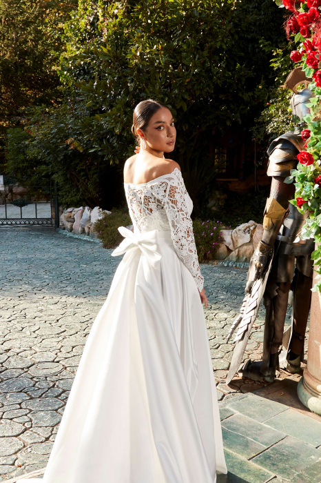 Elegant a-line wedding dress [7]