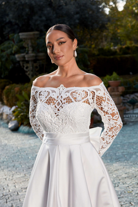 Elegant a-line wedding dress [5]