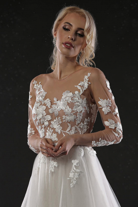 Floral Lace A-line Wedding Gown [3]