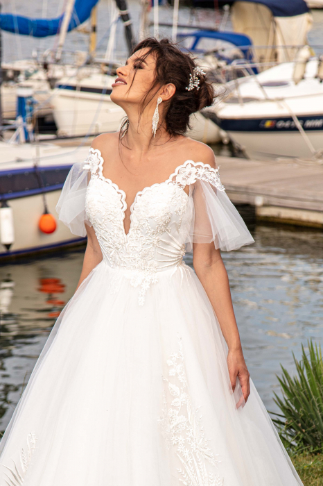 Carmen- Fairytale wedding dress [2]