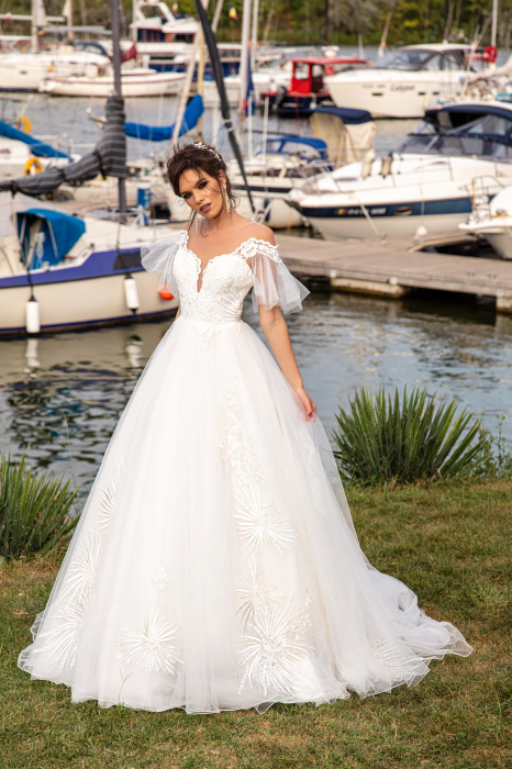Carmen- Fairytale wedding dress [3]