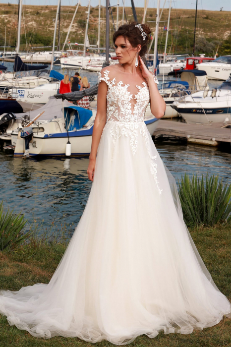 Lace and tulle light wedding dress [1]