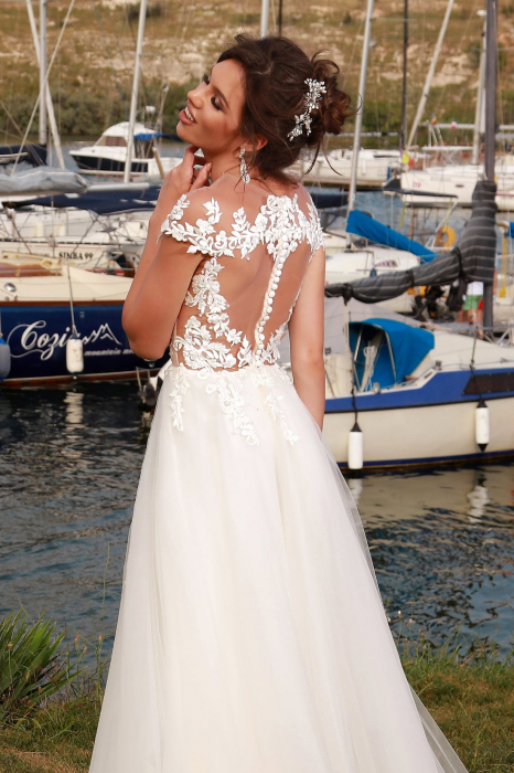 Lace and tulle light wedding dress [3]