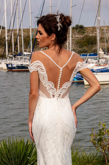 Chandelier- Fitted wedding dress with detachable satin train [7]