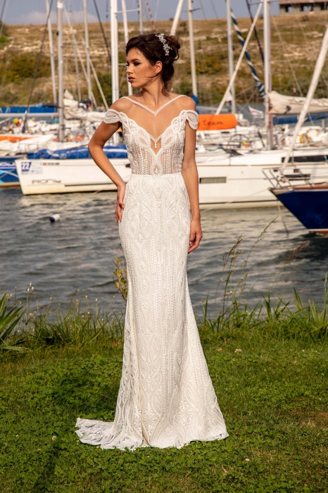 Chandelier- Fitted wedding dress with detachable satin train [1]