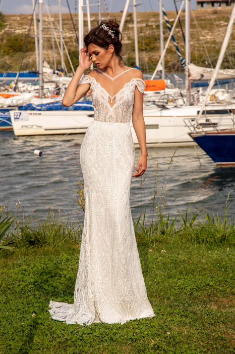Chandelier- Fitted wedding dress with detachable satin train [2]