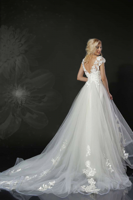 ROMANTIC 3D FLORAL LACE A-LINE WEDDING GOWN [2]