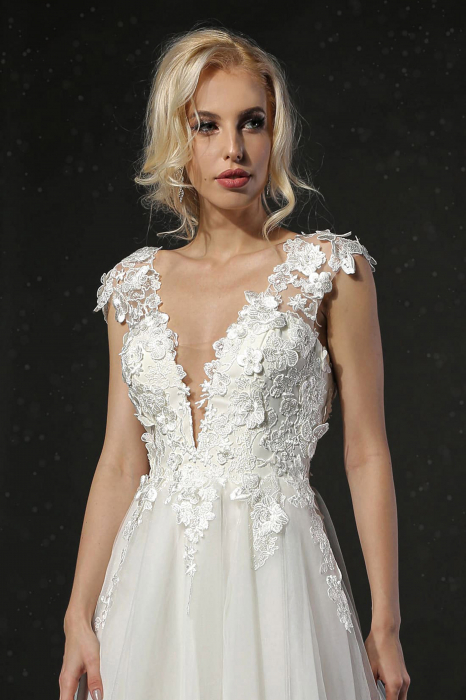 ROMANTIC 3D FLORAL LACE A-LINE WEDDING GOWN [3]