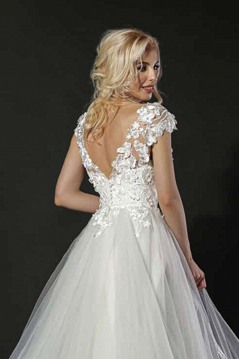 ROMANTIC 3D FLORAL LACE A-LINE WEDDING GOWN [5]
