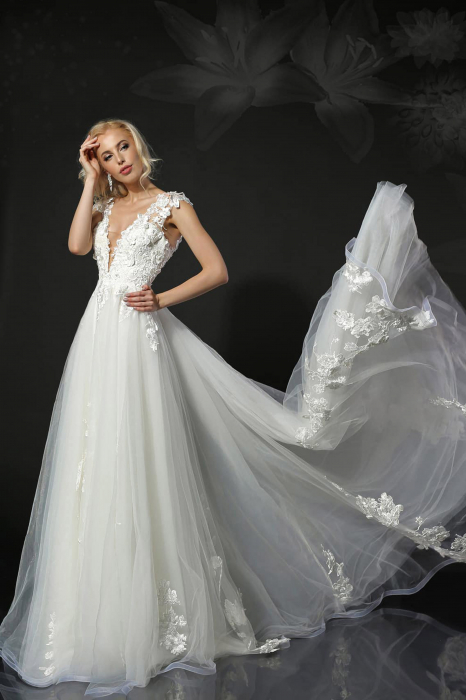 ROMANTIC 3D FLORAL LACE A-LINE WEDDING GOWN [1]