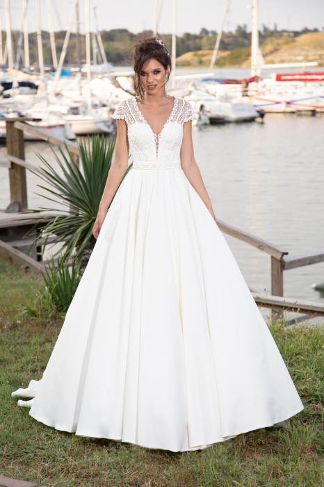 Lace and Satin A-line wedding dress [3]