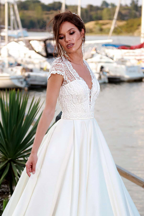 Lace and Satin A-line wedding dress [4]