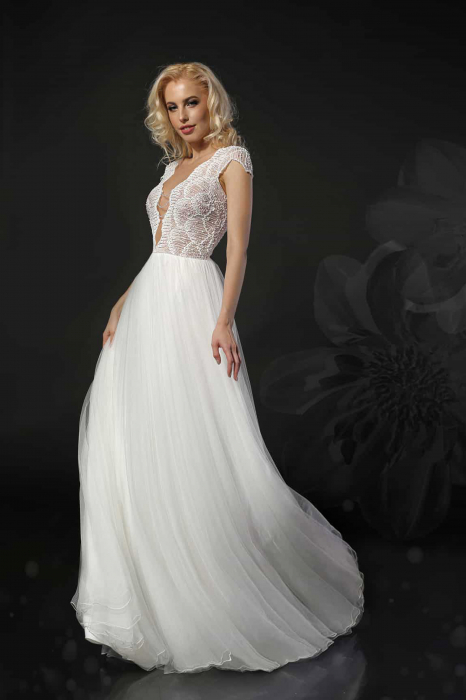 Soft tulle and lace wedding dress [2]
