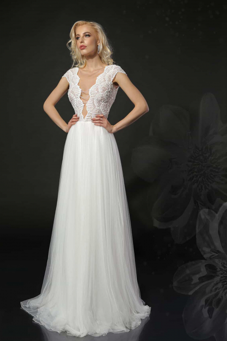Soft tulle and lace wedding dress [1]