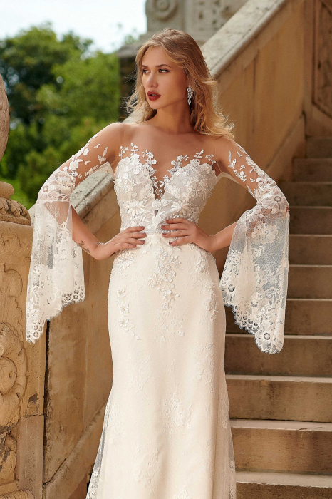 Daisy- Bohemian Chantilly lace wedding dress [4]