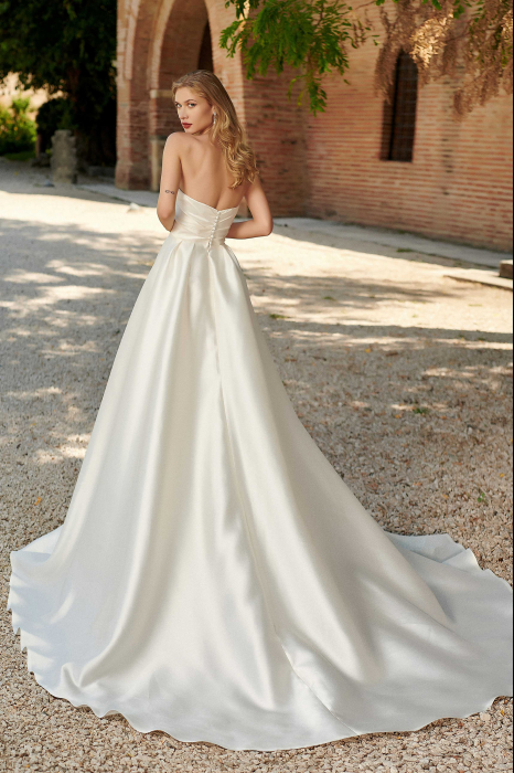 Dalia-Mikado A-line wedding dress with detachable tulle cape [8]