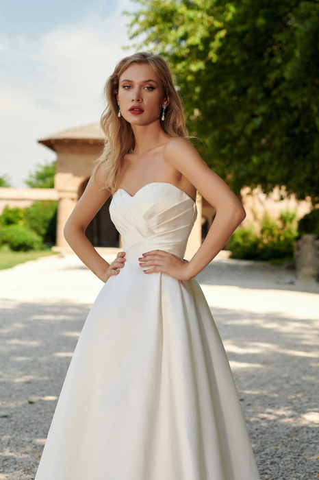 Dalia-Mikado A-line wedding dress with detachable tulle cape [1]