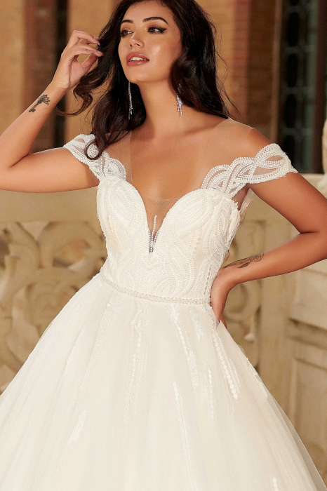 Enchanting Off-shoulder Lace Tulle Princess Ball Gown Wedding Dress [5]