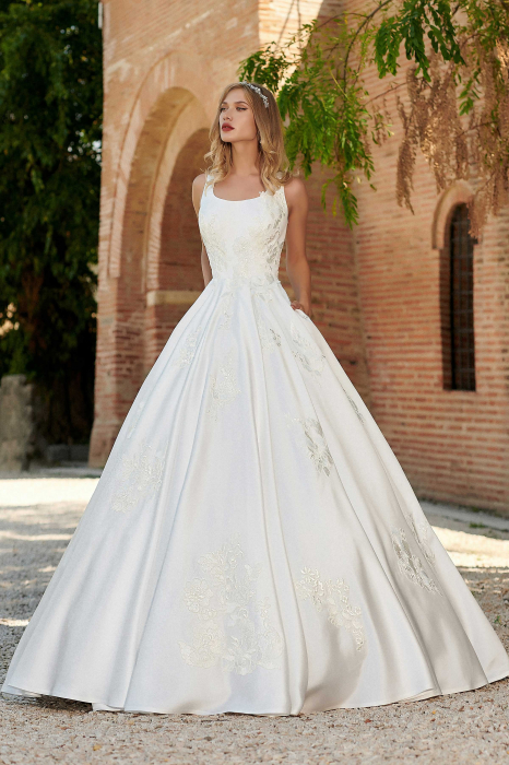 Elegant Satin Ball Gown Wedding Dress [3]
