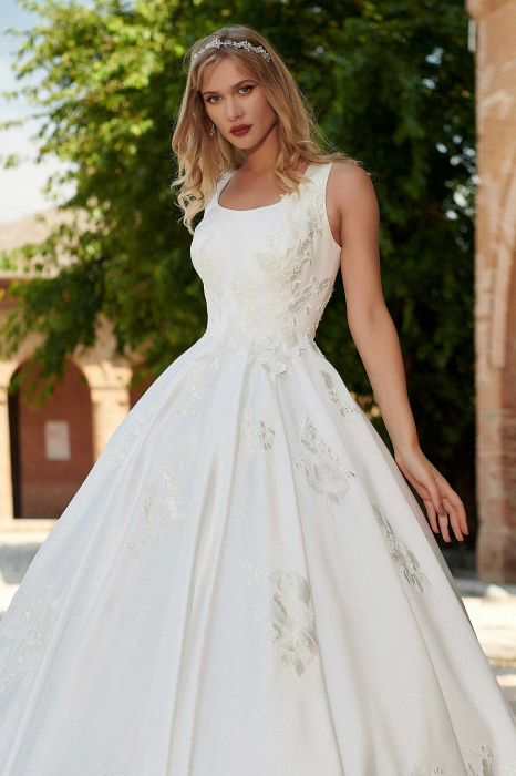Elegant Satin Ball Gown Wedding Dress [5]