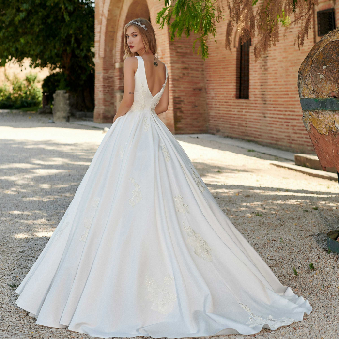 Elegant Satin Ball Gown Wedding Dress [4]