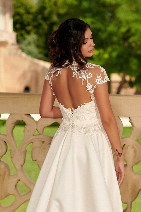 Elegant Satin Lace A-line Open Back Wedding Gown [7]
